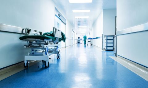 Болниците в Румъния затварят цели отделения - 1