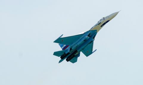 Руски изтребител прелетя на метри от US самолет - 1