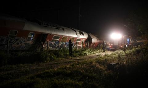Влак дерайлира в Гърция - 1