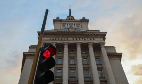 Депутатите сядат на първо заседание след отхвърленото предложение на Радев за референдум  - 1