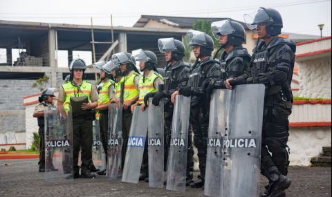 Петима полицаи са убити при бомбени атаки в Еквадор - 1
