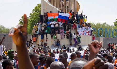 Почти месец след военния преврат в Нигер дипломатическият разнобой към кризата в африканската държава се запазва - 1