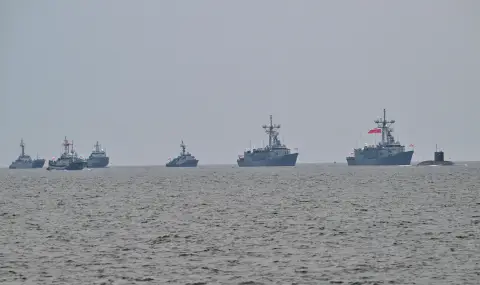Русия съобщи за удари по кораби с военни товари в Черно море