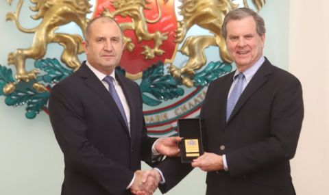 Президентът удостои с почетен знак директора на Американския еврейски комитет - 1