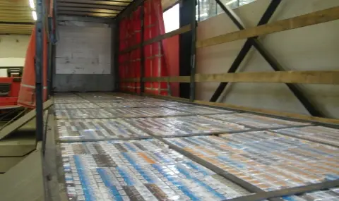 Задържаха над 240 000 къса цигари на МП Златарево - 1