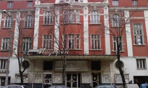 4 декември 1908 г. -  първият киносалон в България е в София  - 1