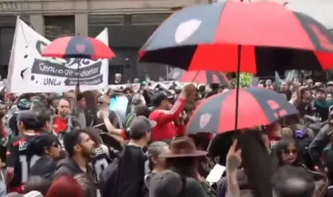 Thousands march in Buenos Aires to protest President Javier Milley's economic measures - 1