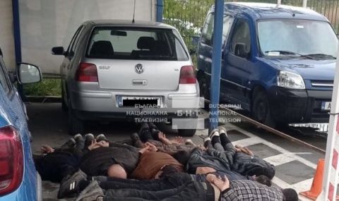 Екшън в Бургас: Задържани са мигранти, заобиколили пеша КПП-то след кв. "Крайморие" - 1