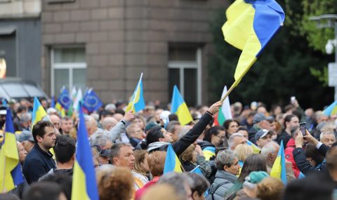 Шествие за военна помощ на Украйна в София - 1
