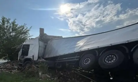 Обърнат тир затвори движението по пътя Ямбол - ГКПП "Лесово"