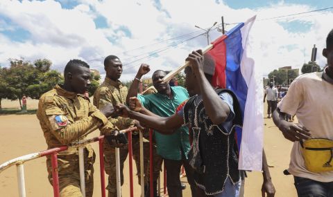 Буркина Фасо експулсира френския военен аташе - 1