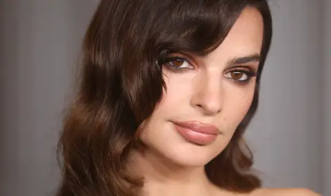 Емили Ратайковски събира тен чисто гола (СНИМКА) - 1