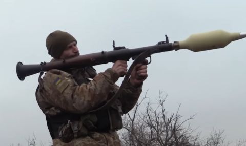 Украинците стрелят с български оръжия в Бахмут (ВИДЕО) - 1