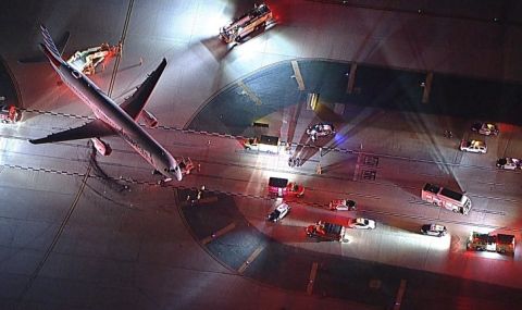 Самолет и автобус се сблъскаха на летището в Лос Анджелис - 1