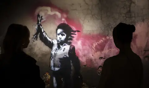 След повреда реставрират „Детето мигрант“ на Банкси във Венеция - 1