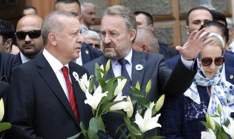 Ердоган почете жертвите в Сребреница - 1