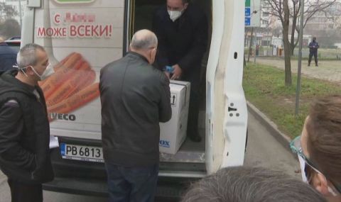 Бус за колбаси докара ваксините в Пловдив. Шефката на РЗИ: Няма да ми се карате, имаме 1 ЗИЛ, пазим си го! - 1