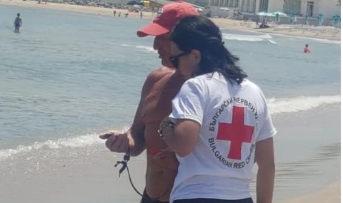 Заради зачестили кражби: Спасители искат плажна полиция да следи за реда - 1