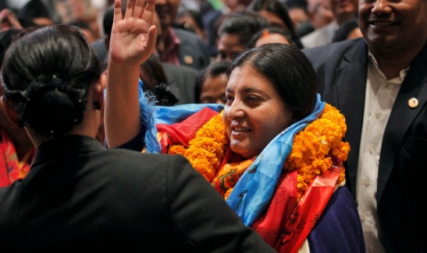За първи път жена стана президент в Непал - 1