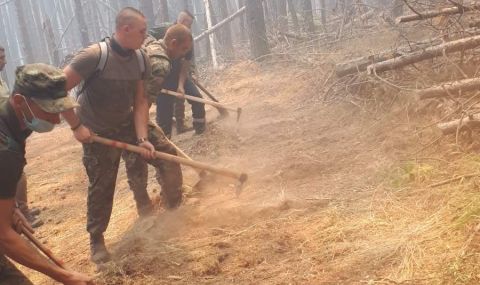 Продължава борбата с пожара над родопското село Югово - 1