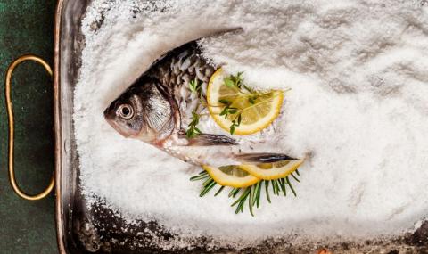 Рецепта на деня: Риба в морска сол на фурна - 1