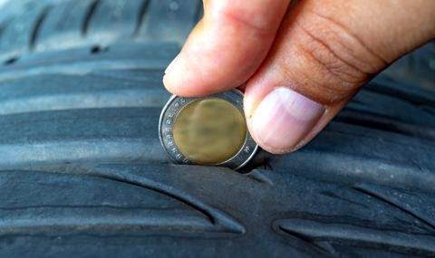 Как най-лесно да проверим дали грайферът на гумата е достатъчен, за да не ни глобят от КАТ? - 1