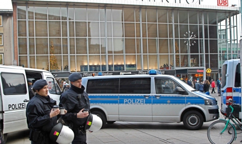 Полицията в Дортмунд погна крайнодесни екстремисти - 1