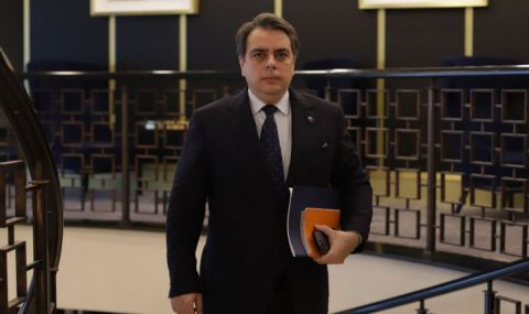 Асен Василев не успя да гласува, заличен е от избирателния списък - 1