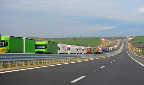 Километрични колони от камиони на пунктовете към Турция - 1