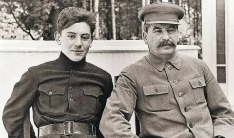 Тъжният край на Василий Сталин - 1