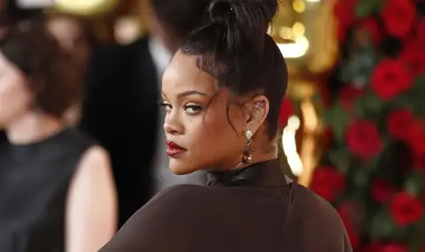 Риана с ежедневни дрехи, но с бижута за $150 000 (СНИМКИ) - 1