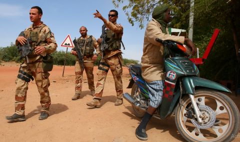 Френските военни отричат да имат намеса в открит масов гроб в Мали - 1