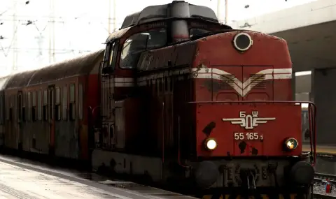 Повреди се локомотивът на влака Пловдив - София на гара Костенец - 1
