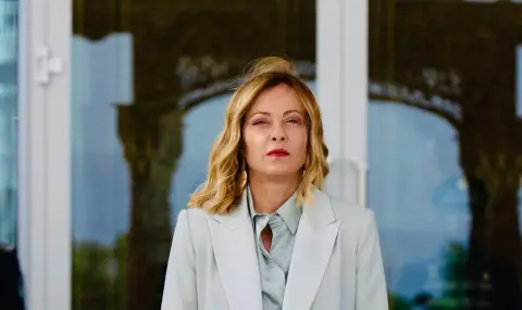 Скандал в Италия: Учител заплаши дъщерята на премиера Мелони - 1