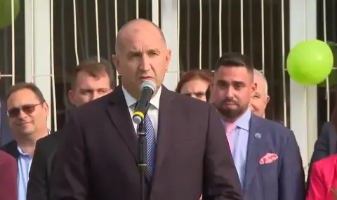 Румен Радев към учениците: Не се огъвайте пред предизвикателствата, а ги използвайте като трамплин за бъдещи успехи - 1