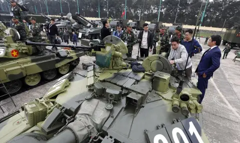 Челен сблъсък! 40-годишен украински Bradley разби "непобедимия" танк на Владимир Путин (ВИДЕО) - 1