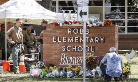 9 годишно момченце, оцеляло при стрелбата в Тексас: Лицето на убиеца е още пред очите ми  - 1