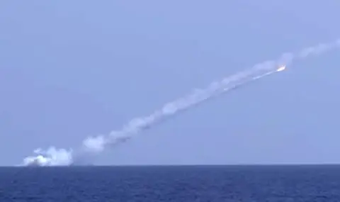 Ракетен удар в Аденския залив! Йеменските хуси атакуваха британски петролен танкер - 1