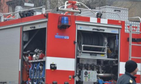 Огнеборец пострада в Бургас при пожар до Френската гимназия - 1