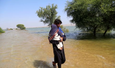  Над 1700 са жертвите на наводненията в Пакистан - 1