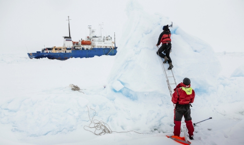 Евакуираха блокираните в ледовете на Антарктика (обновена) - 1