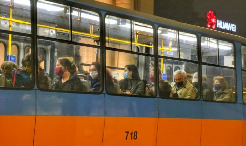 Обмислят да намалят работното време на градския транспорт в София - 1
