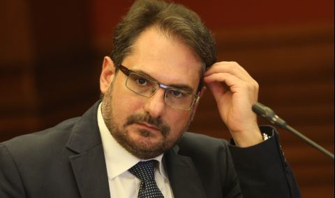 Доц. Даниел Смилов: Петков ще представя България в съвсем друга светлина в сравнение с Борисов - 1