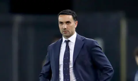 Подписа, обеща бъдеще… и напусна – какво крие оставката на треньора на Фиорентина  - 1