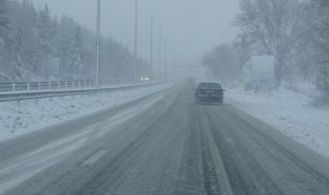 Сняг заваля в планините - 1