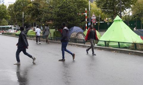 Евакуират бежански лагери в Париж (СНИМКИ) - 1