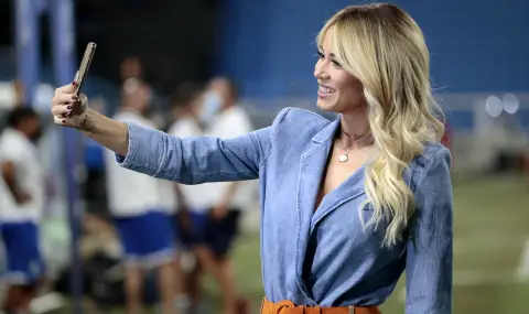 Италианска спортна журналистка пак провокира със секси снимки - 1