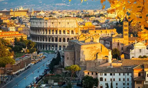 Man with a cold weapon wounds four people in the city of Rimini! Italian police shot him on the spot  - 1