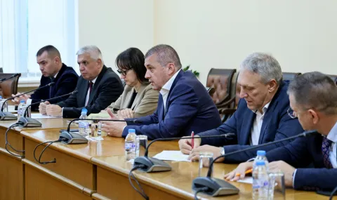 Министър Георги Пеев обсъди с превозвачите мерки за подобряване на пропускливостта на ГКПП „Капитан Андреево“