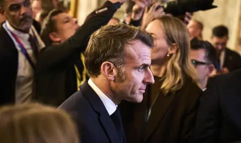 Макрон: Изключително важно е увеличаването на натиска над руския сенчест флот - 1